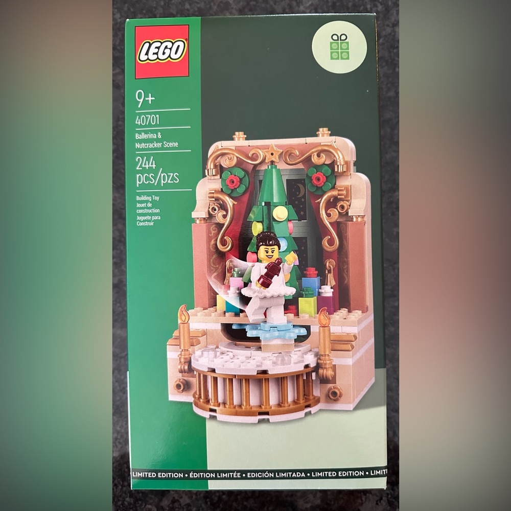 LEGO Ballerina and Nutcracker Scene 40701